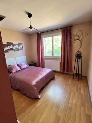Bed sheets - Villa Papillon: Accommodates 2 to 6 People, Clermont-Ferrand (Nohanent)