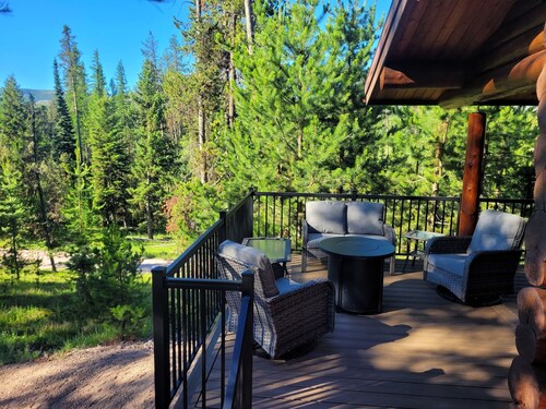 Grey Wolf Ranch | Luxurious Cabin Getaway