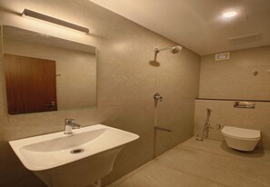 Shower, free toiletries, towels, soap - Arthana Grand Inn (Chinnaveerampatty)