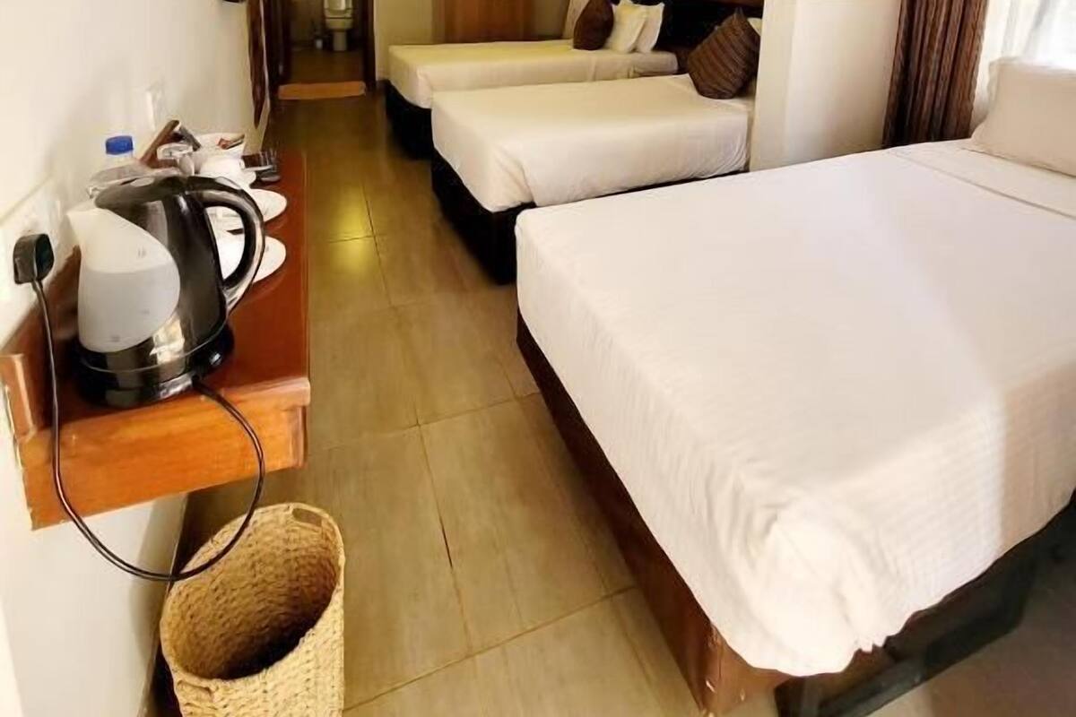 Standard Room, Balcony, Mountain View | In-room safe, desk, soundproofing, iron/ironing board