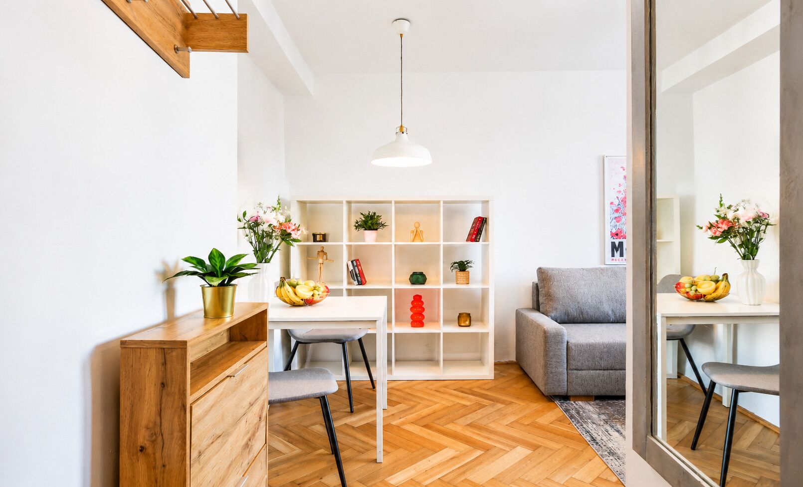 Deluxe Apartment, City View | Living area
