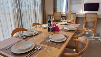 Superior Suite, Sea View | Dining