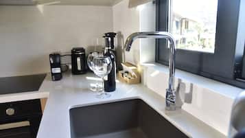 Dúplex superior | Cocina privada | Cafetera de espresso, cafetera y tetera y refrigerador