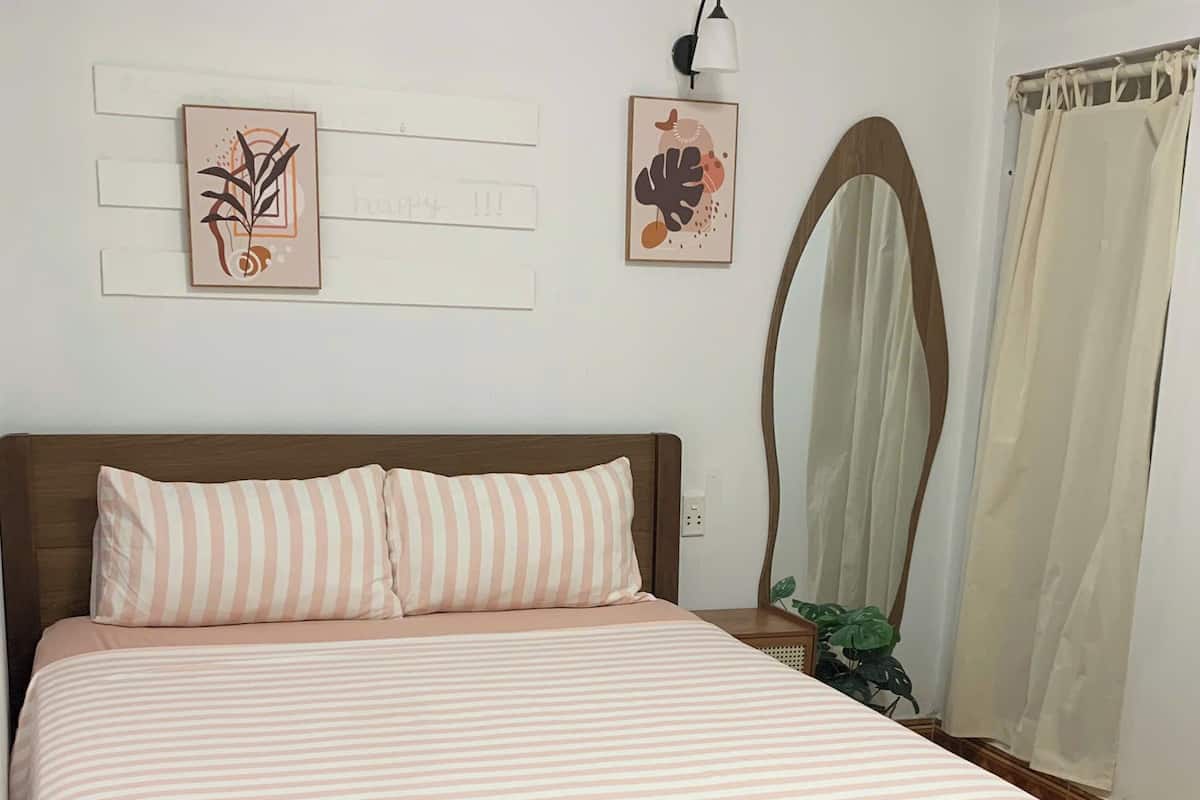 Habitación doble Confort de uso individual | Espacio para trabajar con laptop y wifi gratis