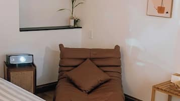 Basic Double Room Single Use, Non Smoking | Laptop workspace, free WiFi