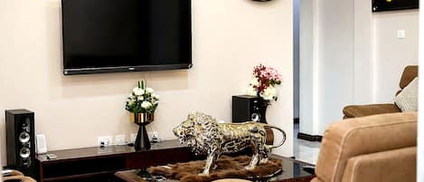 Deluxe Apartment, 3 Bedrooms | Interior