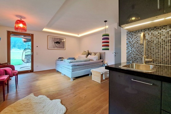 Möbel, Interior Design, Flooring, Fussboden, Wand, Decke, Zimmer, Holz, Light Fixture, Beleuchtung