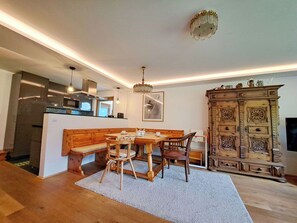 Dining - Nice apartment for 8 people with WIFI, TV, terrace and panoramic view (Achenkirch)
