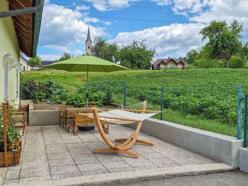 Schönes alleinstehendes Ferienhaus mit Klimaanlage,  W-LAN, TV, Terrasse und Haustiere erlaubt