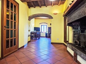 Dining - Lovely apartment for 4 guests with WIFI, pool, TV, patio and pets allowed (Londa)