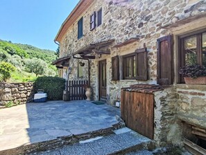 Exterior - Beautiful apartment for 4 guests with WIFI, pool, TV, patio and pets allowed (Londa)