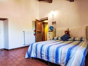 Room - Beautiful apartment for 4 guests with WIFI, pool, TV, patio and pets allowed (Londa)
