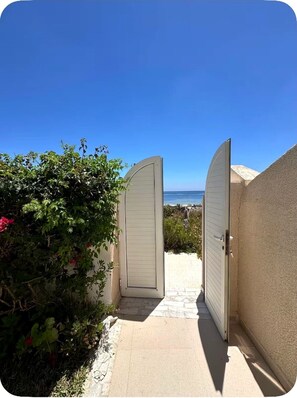 Property grounds - A quiet and elegant ground-floor apartment by the sea (Kélibia)
