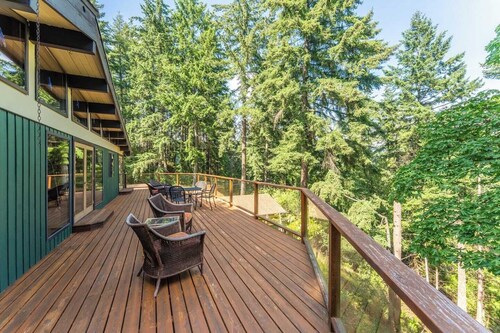 The Ranch on Bowen | Private Pool & Forest Retreat