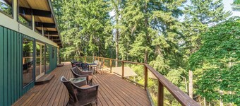 The Ranch on Bowen | Private Pool & Forest Retreat