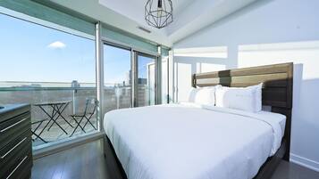 Classic Studio, 1 Queen Bed with Sofa bed, Non Smoking, Private Bathroom | Living area