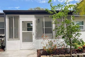 Exterior detail - Pool home in Seminole 5miles to beach (Seminole)