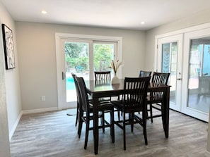 Dining - Pool home in Seminole 5miles to beach (Seminole)