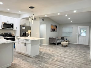 Interior - Pool home in Seminole 5miles to beach (Seminole)