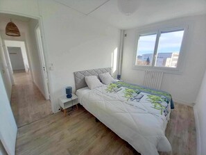2 dormitorios, tabla de planchar con plancha, wifi gratis y ropa de cama