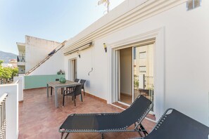 Outdoor dining - Los Boliches Rooftop Retreat • 1BR Sleeps 3 - Pass the Keys (Fuengirola)