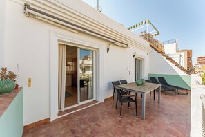 Outdoor dining - Los Boliches Rooftop Retreat • 1BR Sleeps 3 - Pass the Keys (Fuengirola)