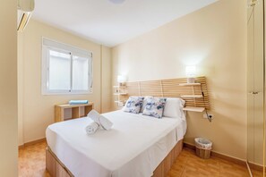Room - Los Boliches Rooftop Retreat • 1BR Sleeps 3 - Pass the Keys (Fuengirola)