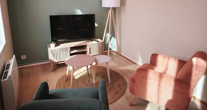 Cozy apartment—conveniently located in Eu