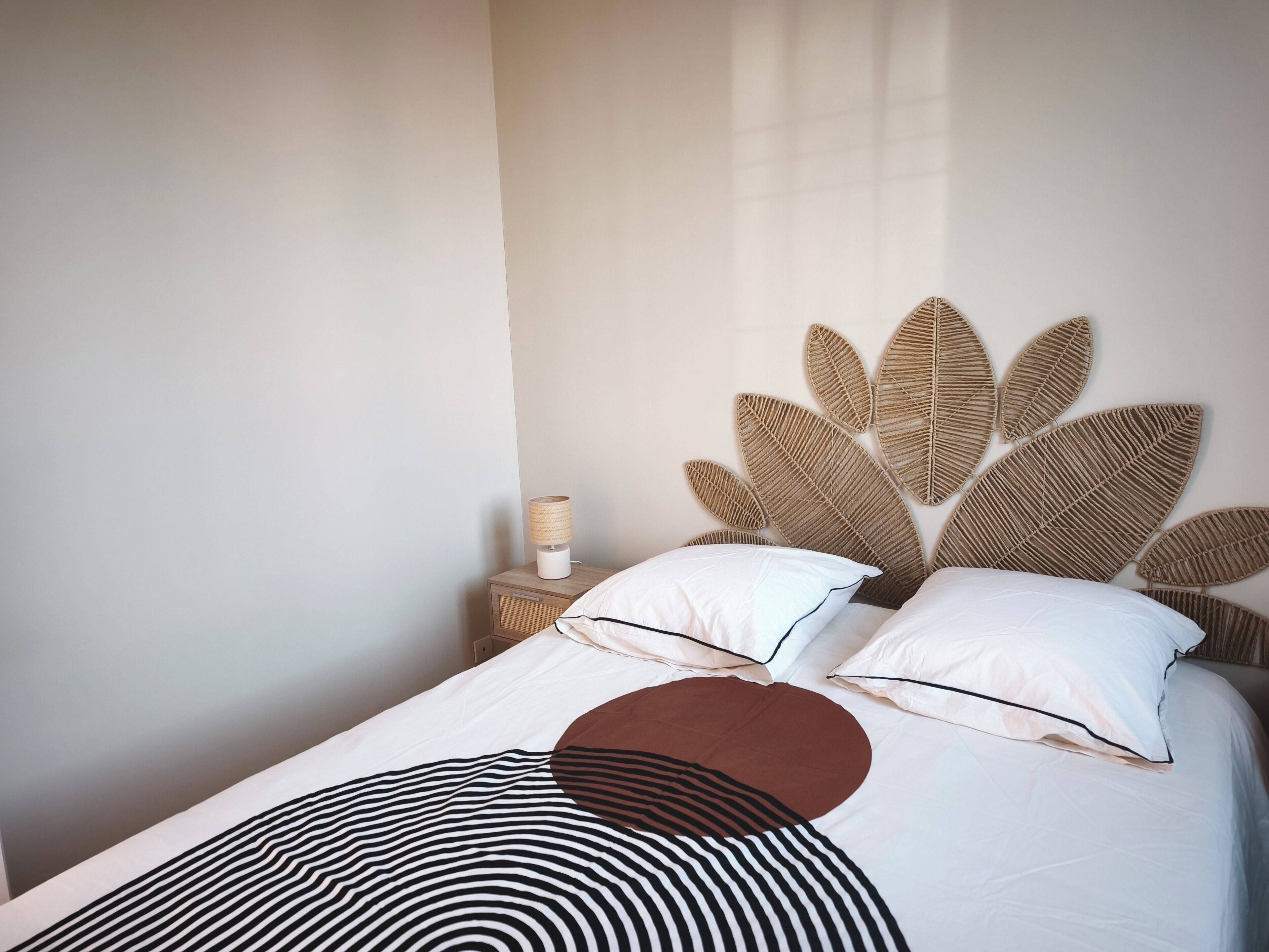 1 bedroom, bed sheets