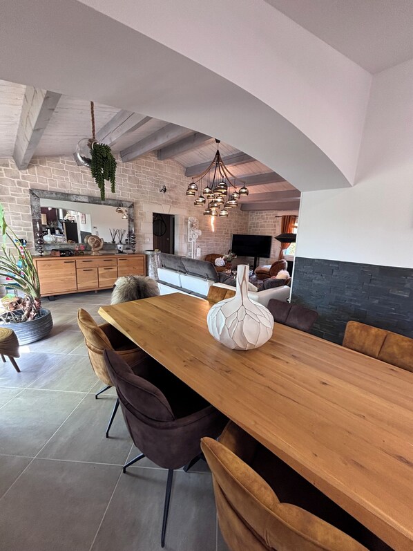 Dining - Exceptional villa with a pool, hot tub, and private boat in the heart of the Marais Poitevin (L'Île-d'Elle)