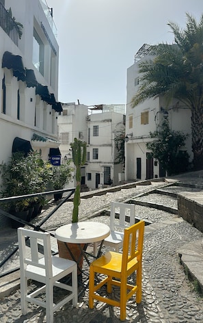 Outdoor dining - Vrbo Property (Tanger)