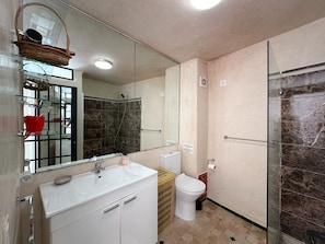 Hair dryer, towels, soap, toilet paper - Vrbo Property (Tanger)