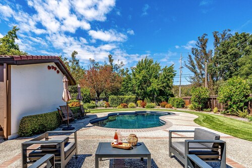 The Country House Sonoma | Poolside retreat,  located between Sonoma and Napa
