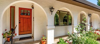 The Country House Sonoma | Poolside retreat, located between Sonoma and Napa