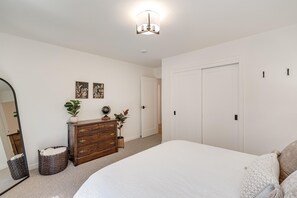 4 bedrooms, iron/ironing board, Internet, bed sheets