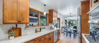 The Country House Sonoma | Poolside retreat, located between Sonoma and Napa
