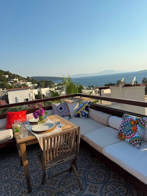 Outdoor dining - munahanhotel (bodrum)