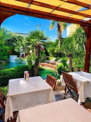 Outdoor dining - munahanhotel (bodrum)
