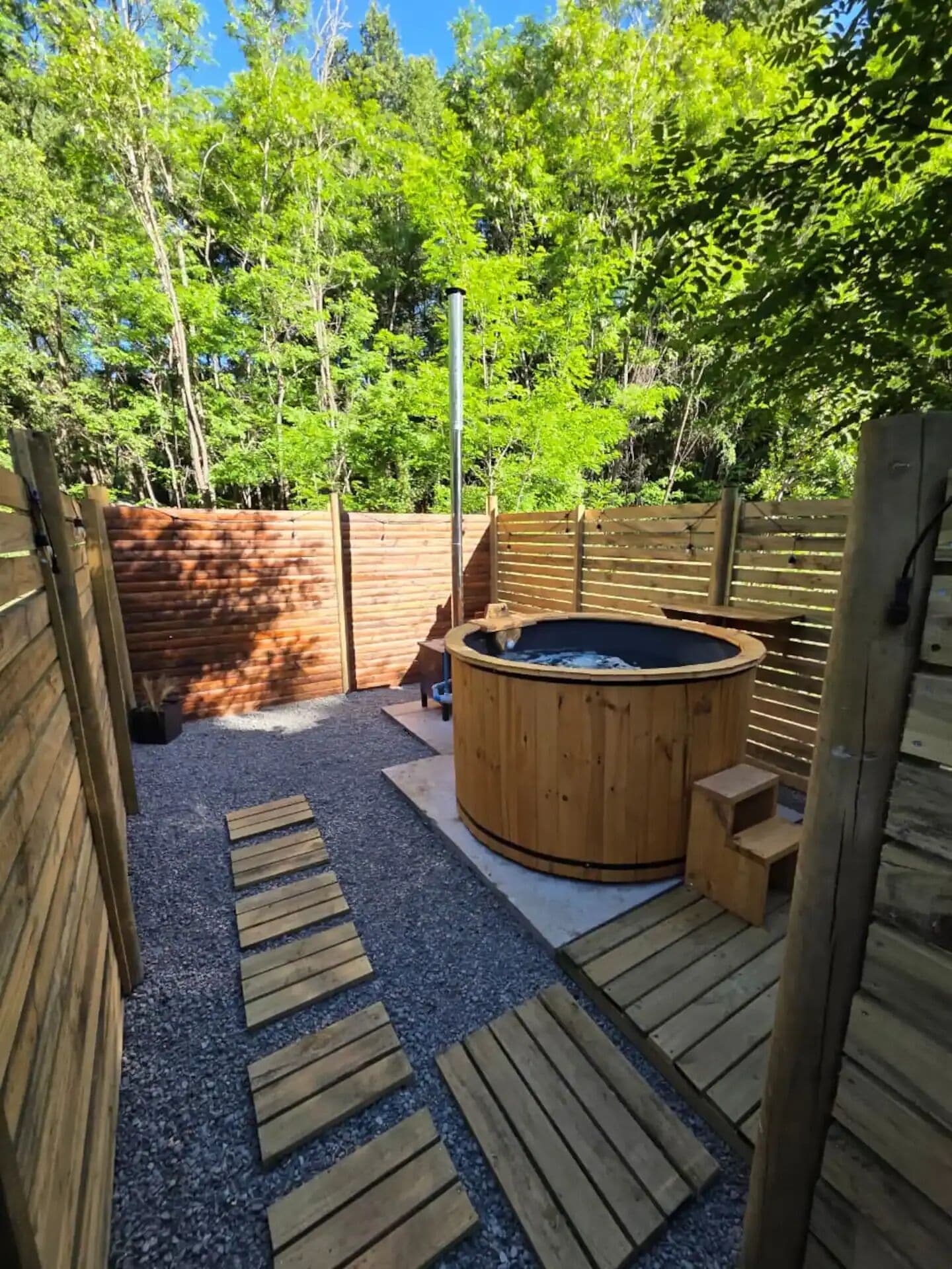 Outdoor spa tub