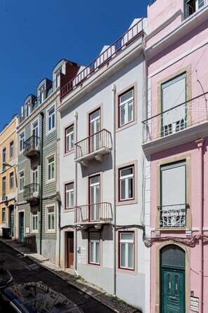 Unclassified image, 2 of 31, button - Bright 2BR w/ Private Terrace | Alcântara (Lisbon)