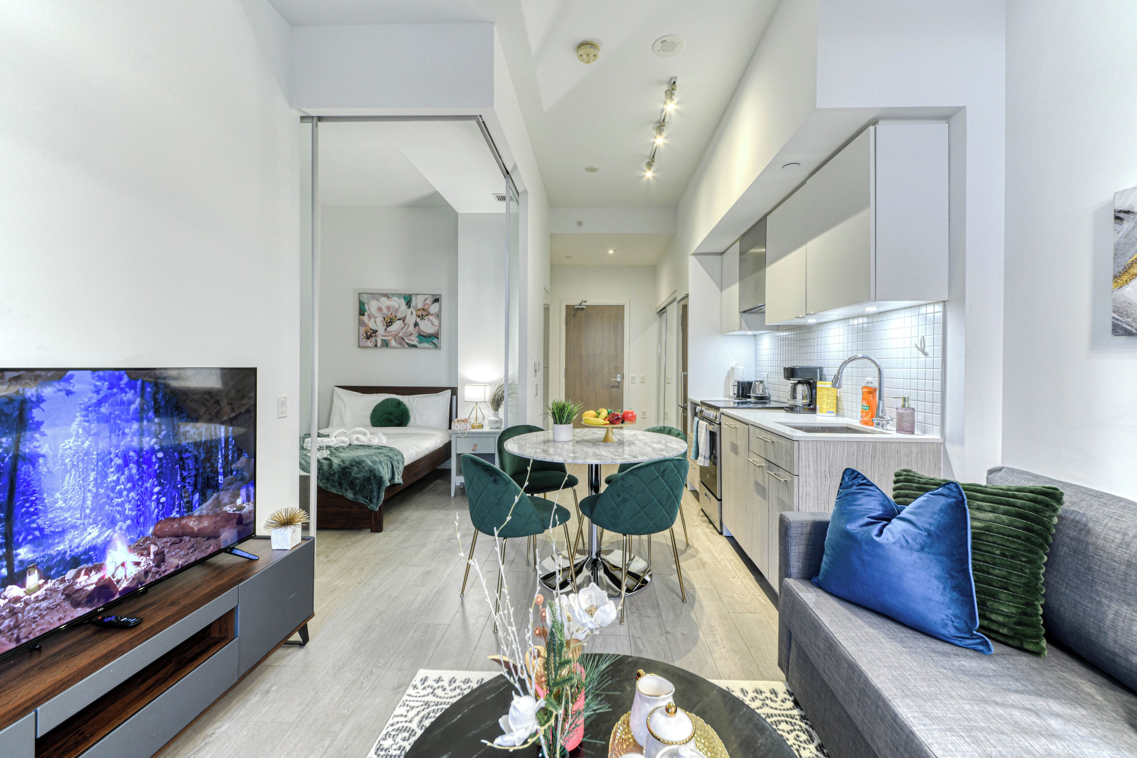 Family Suite, 2 Bedrooms, Non Smoking, Kitchen | Living area