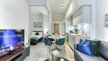 Family Suite, 2 Bedrooms, Non Smoking, Kitchen | Living area