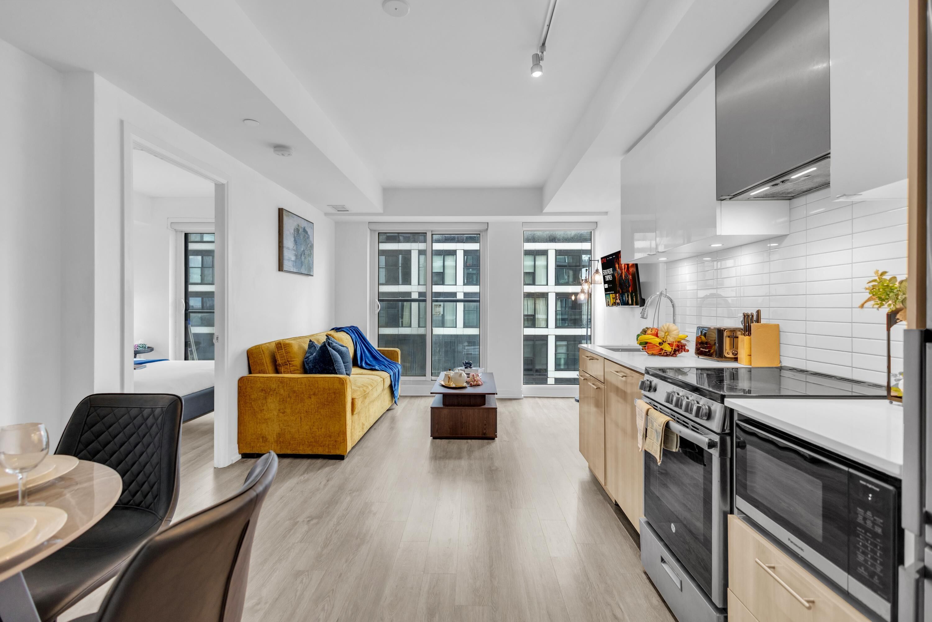 Economy Suite, 1 Double Bed with Sofa bed, Non Smoking, Private Bathroom | Private kitchen | Fridge, microwave, oven, stovetop