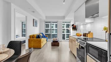 Economy Suite, 1 Double Bed with Sofa bed, Non Smoking, Private Bathroom | Private kitchen | Fridge, microwave, oven, stovetop