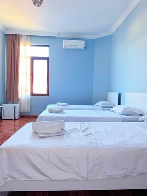 Room - Wonderful 9-bedroom hotel with AC in charming Batumi (Batumi)