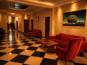 Lobby - Wonderful 9-bedroom hotel with AC in charming Batumi (Batumi)