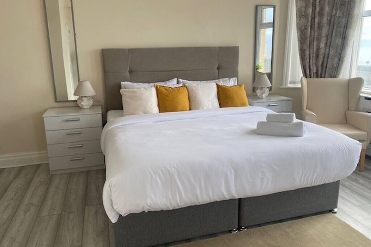 Blackout curtains, iron/ironing board, free WiFi