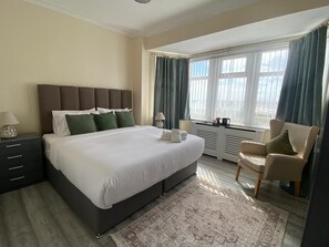 Blackout curtains, iron/ironing board, free WiFi - 262 ocean manor (Blackpool)