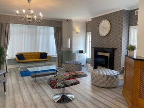 Living area - 262 ocean manor (Blackpool)