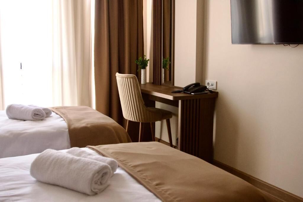 In-room safe, soundproofing, iron/ironing board, free WiFi